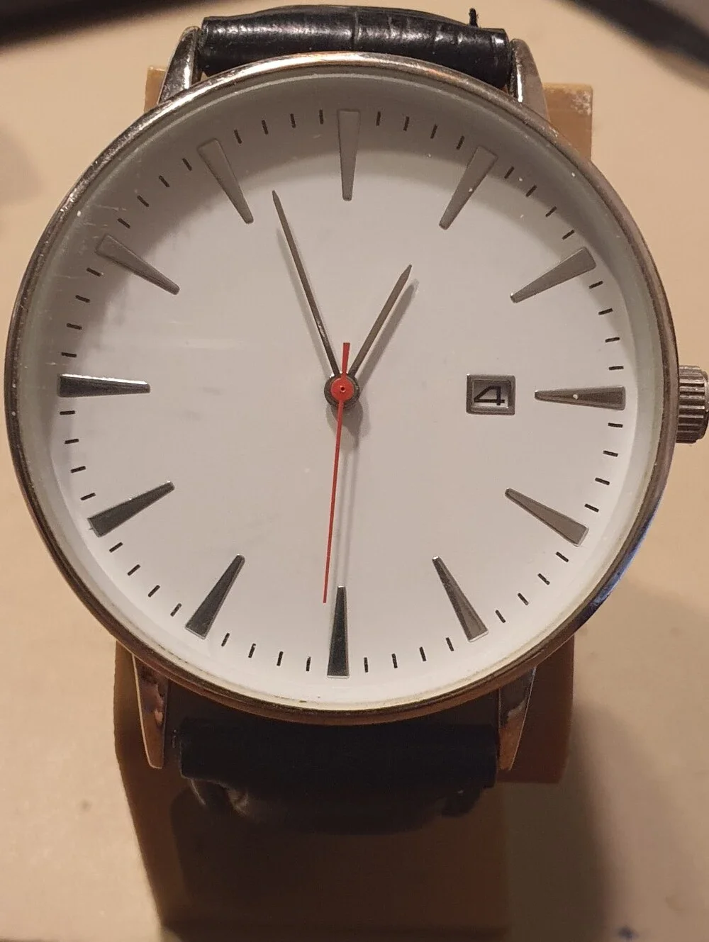 10/$20 Accutime Silver/White Leather Minimalist Men's Watch w/Date